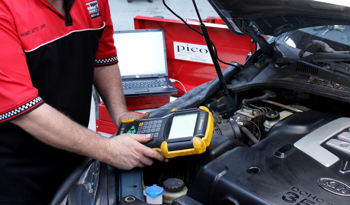 mechanic engine Lonsdale Car Service